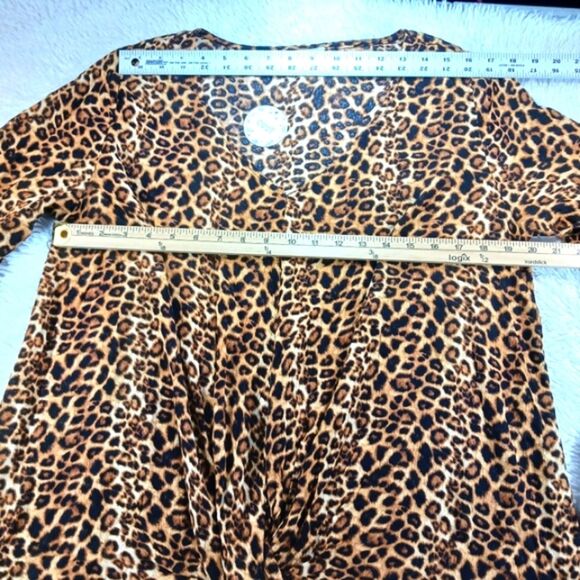NWT Oddi Cheetah Print V- Neck Bell Sleeved 100% Rayon Boho Contemporary Blouse - Picture 11 of 14